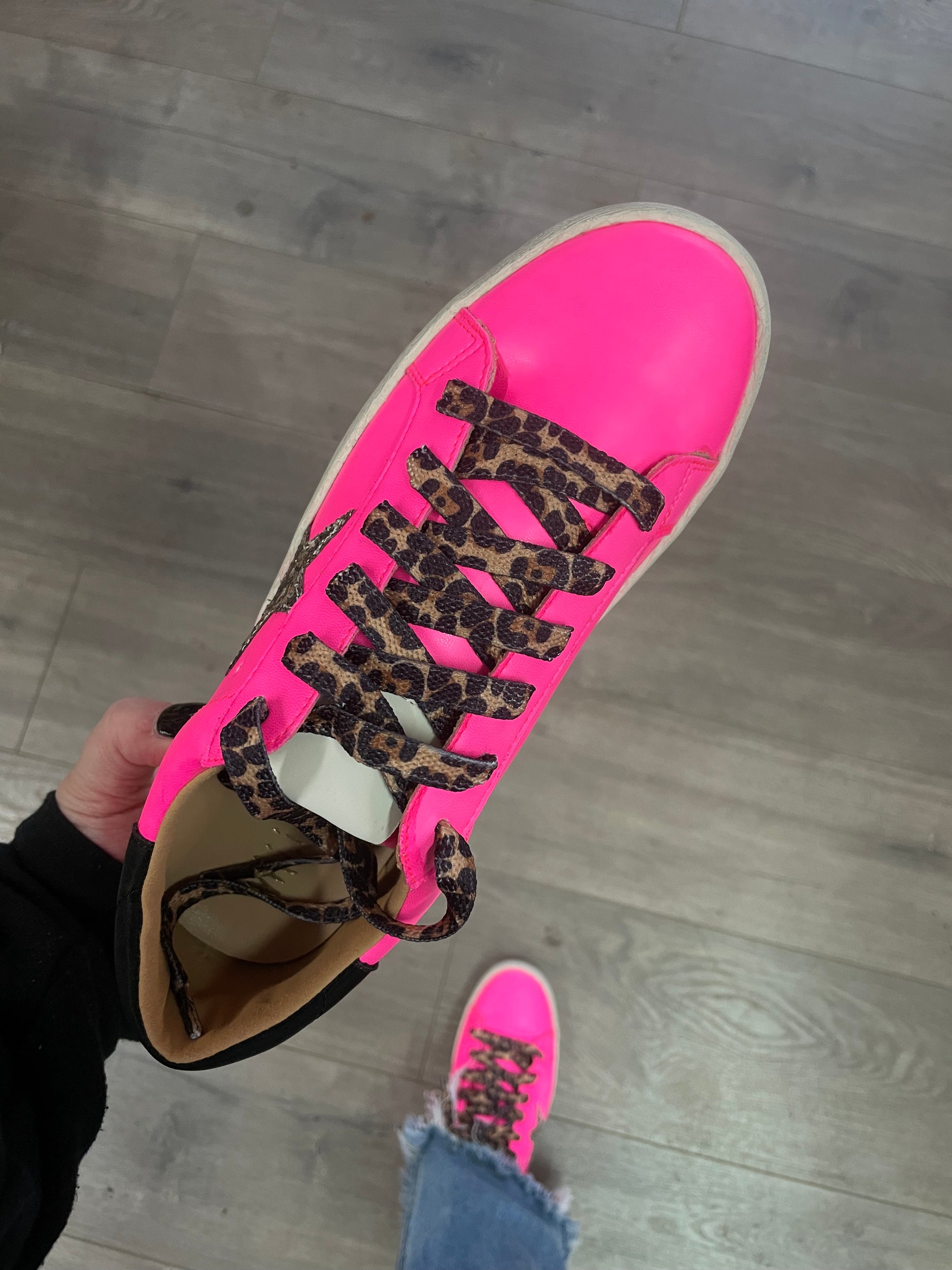 Sneakers with orders pink